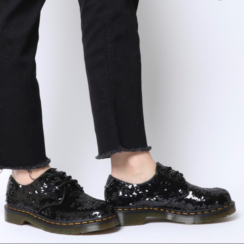 NWOT 1461 Dr . Martens Black +Silver Size 8 .